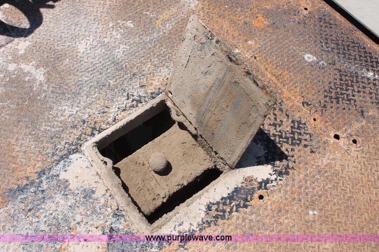 image for item K8821 2006 Chevrolet Silverado 2500HD flatbed pickup truck