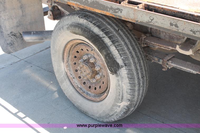 image for item K8821 2006 Chevrolet Silverado 2500HD flatbed pickup truck