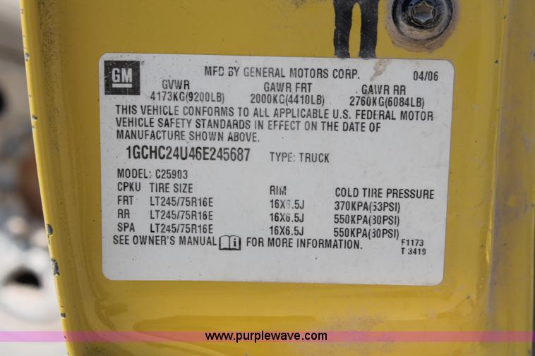 image for item K8821 2006 Chevrolet Silverado 2500HD flatbed pickup truck