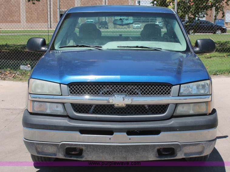 image for item K8822 2004 Chevrolet Silverado 1500 Ext. Cab pickup truck