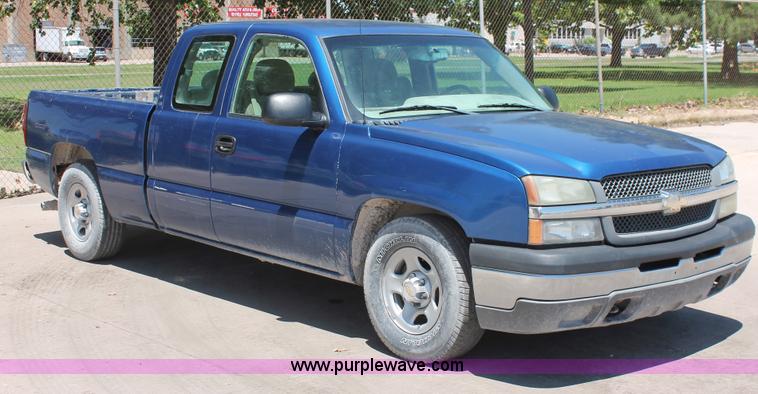 image for item K8822 2004 Chevrolet Silverado 1500 Ext. Cab pickup truck
