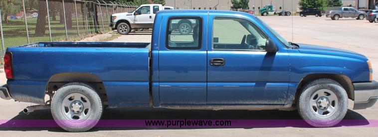 image for item K8822 2004 Chevrolet Silverado 1500 Ext. Cab pickup truck