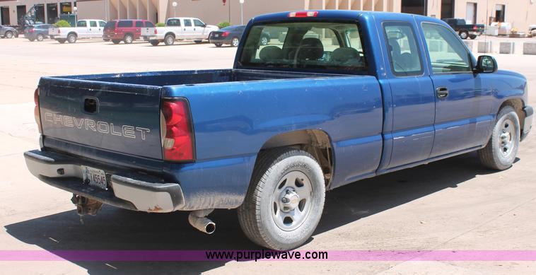 image for item K8822 2004 Chevrolet Silverado 1500 Ext. Cab pickup truck