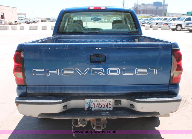 image for item K8822 2004 Chevrolet Silverado 1500 Ext. Cab pickup truck