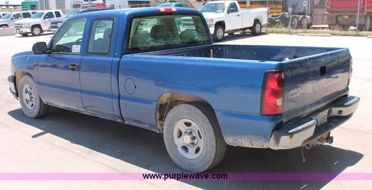 image for item K8822 2004 Chevrolet Silverado 1500 Ext. Cab pickup truck