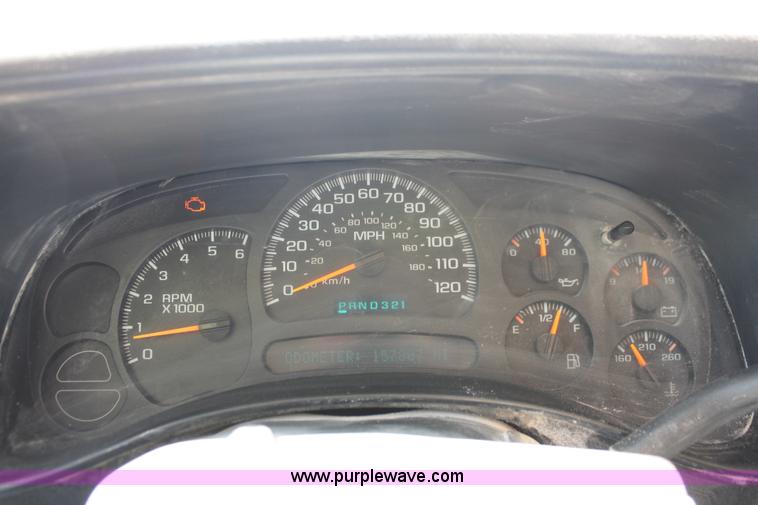 image for item K8822 2004 Chevrolet Silverado 1500 Ext. Cab pickup truck