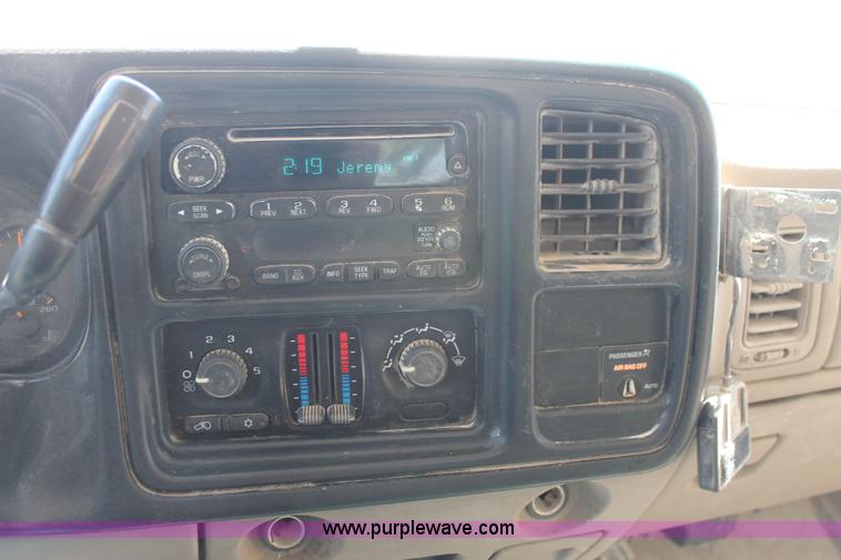 image for item K8822 2004 Chevrolet Silverado 1500 Ext. Cab pickup truck