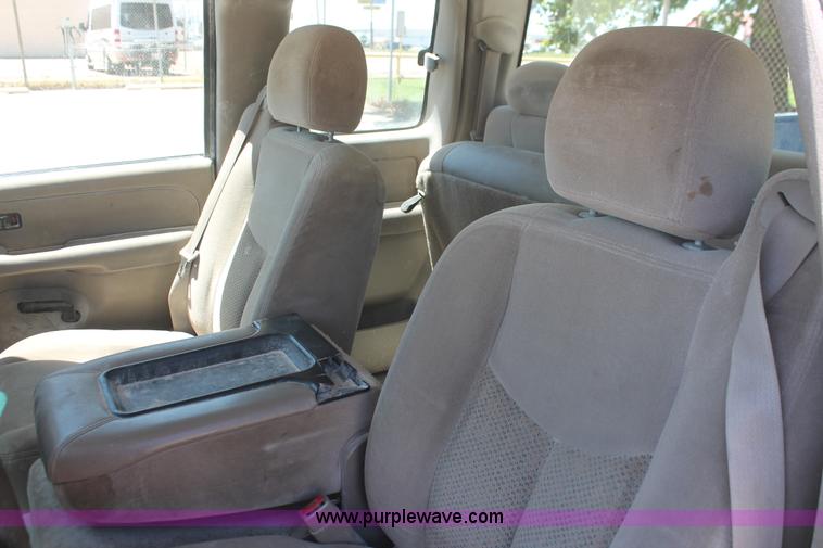 image for item K8822 2004 Chevrolet Silverado 1500 Ext. Cab pickup truck