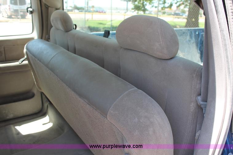 image for item K8822 2004 Chevrolet Silverado 1500 Ext. Cab pickup truck