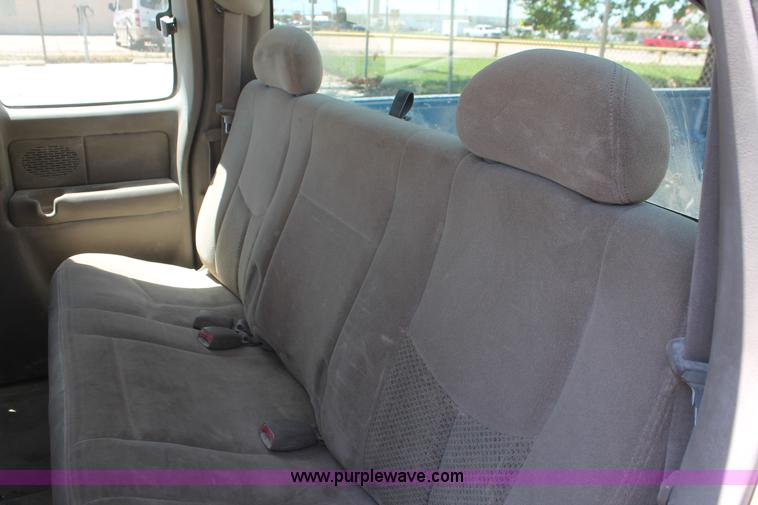 image for item K8822 2004 Chevrolet Silverado 1500 Ext. Cab pickup truck