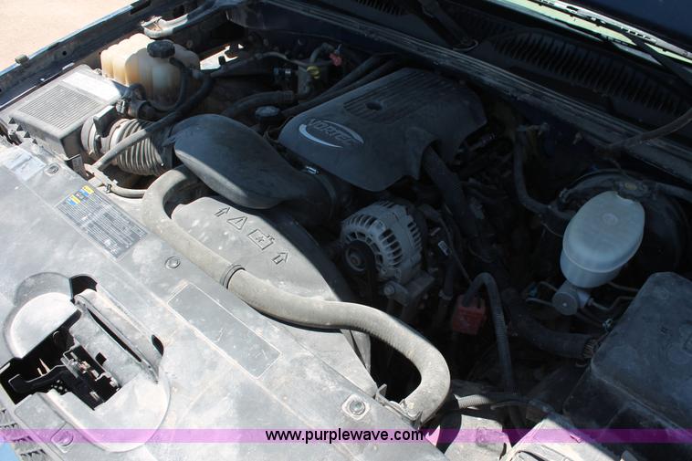 image for item K8822 2004 Chevrolet Silverado 1500 Ext. Cab pickup truck