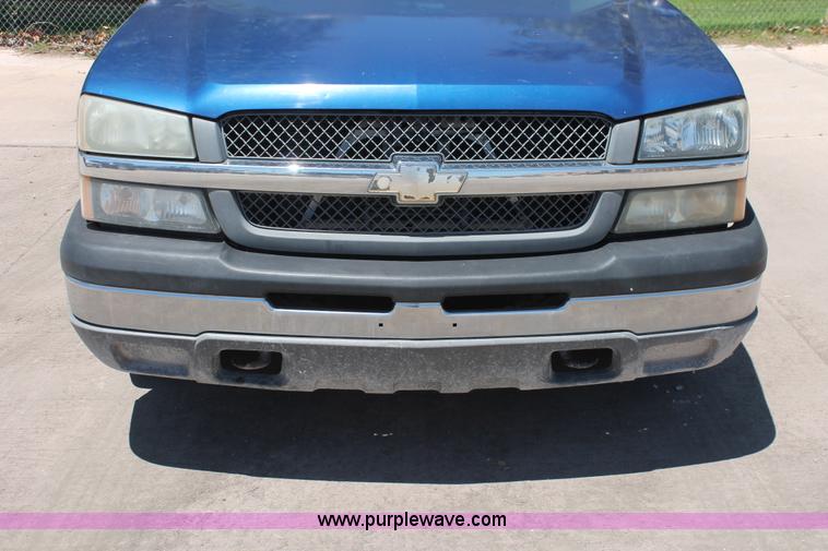 image for item K8822 2004 Chevrolet Silverado 1500 Ext. Cab pickup truck