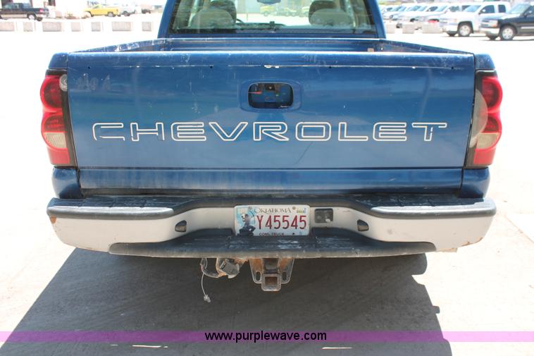 image for item K8822 2004 Chevrolet Silverado 1500 Ext. Cab pickup truck