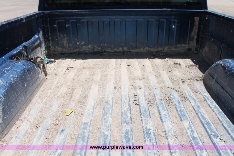 image for item K8822 2004 Chevrolet Silverado 1500 Ext. Cab pickup truck