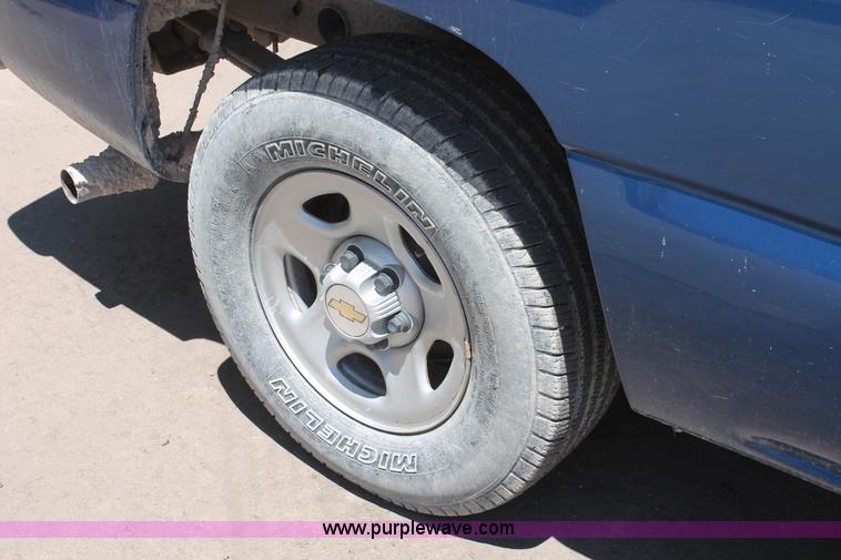 image for item K8822 2004 Chevrolet Silverado 1500 Ext. Cab pickup truck