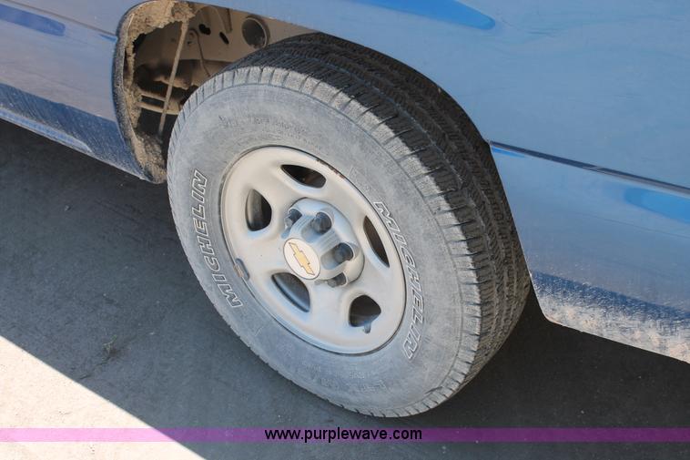 image for item K8822 2004 Chevrolet Silverado 1500 Ext. Cab pickup truck