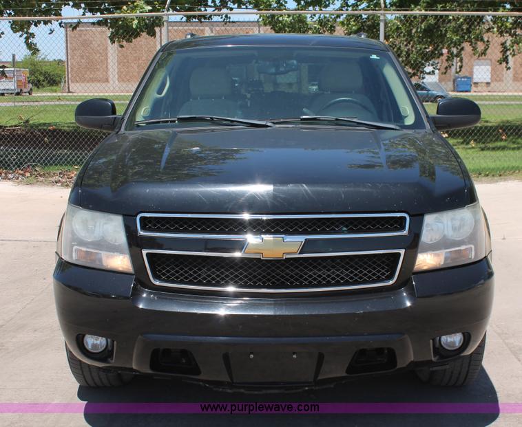 image for item K8823 2007 Chevrolet Suburban 1500 LT SUV