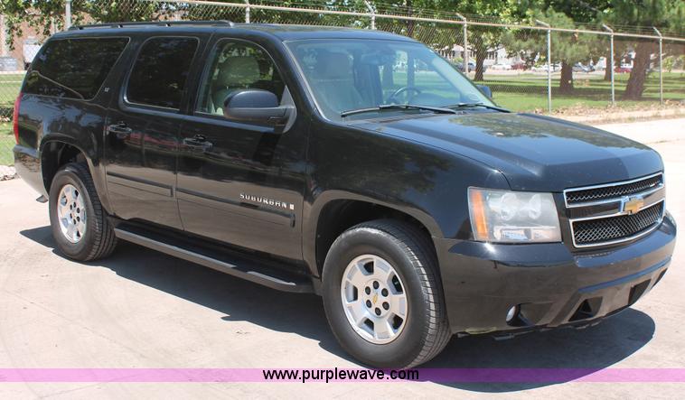image for item K8823 2007 Chevrolet Suburban 1500 LT SUV