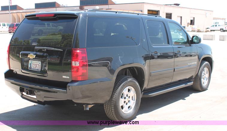 image for item K8823 2007 Chevrolet Suburban 1500 LT SUV