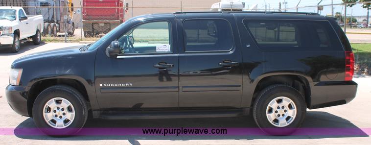 image for item K8823 2007 Chevrolet Suburban 1500 LT SUV