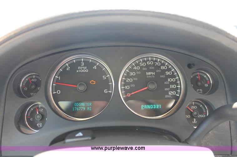 image for item K8823 2007 Chevrolet Suburban 1500 LT SUV