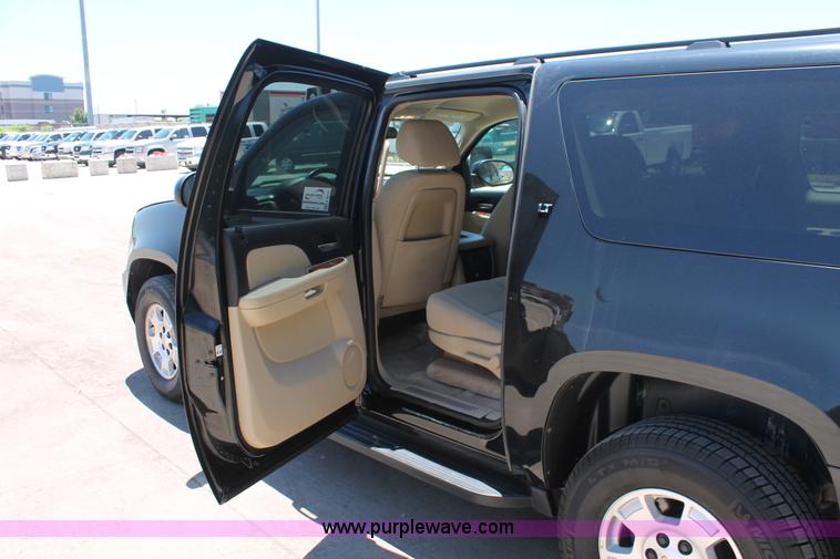 image for item K8823 2007 Chevrolet Suburban 1500 LT SUV