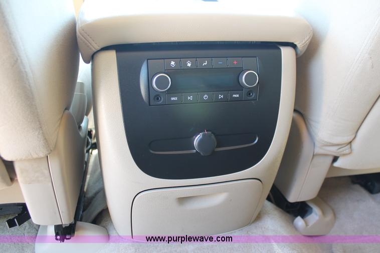 image for item K8823 2007 Chevrolet Suburban 1500 LT SUV
