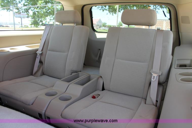 image for item K8823 2007 Chevrolet Suburban 1500 LT SUV