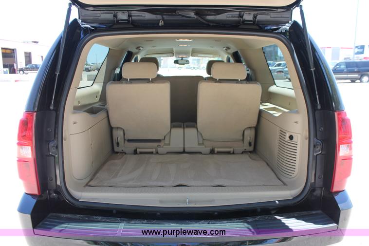 image for item K8823 2007 Chevrolet Suburban 1500 LT SUV
