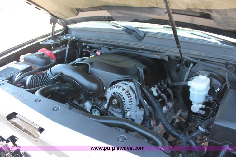 image for item K8823 2007 Chevrolet Suburban 1500 LT SUV