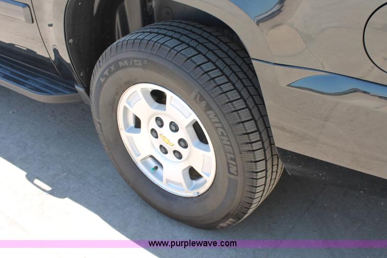 image for item K8823 2007 Chevrolet Suburban 1500 LT SUV