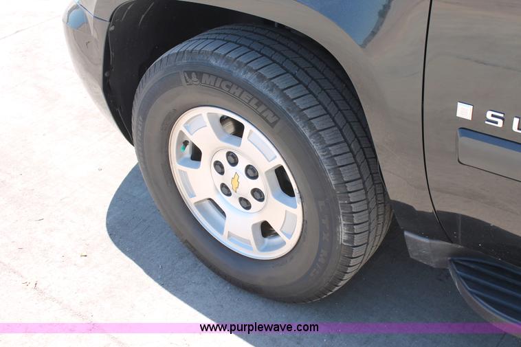 image for item K8823 2007 Chevrolet Suburban 1500 LT SUV