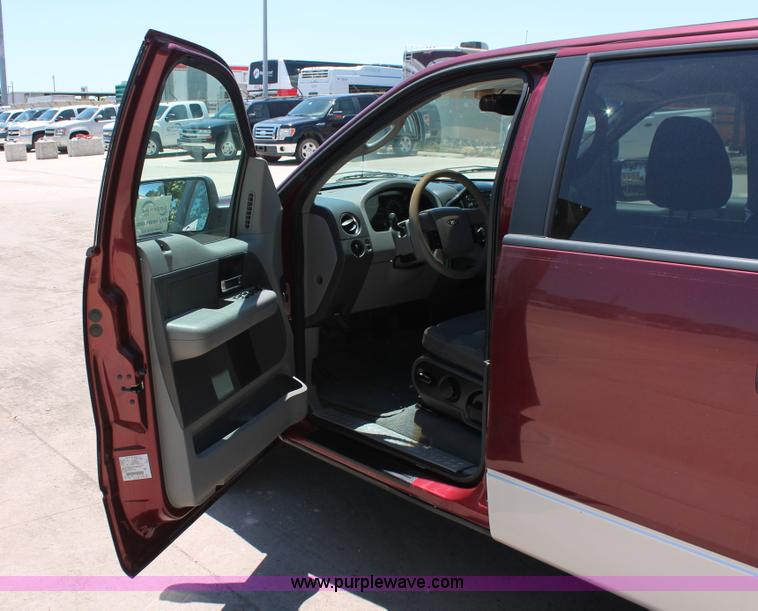 image for item K8824 2005 Ford F150 XLT SuperCrew pickup truck