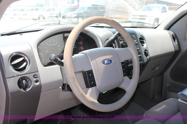 image for item K8824 2005 Ford F150 XLT SuperCrew pickup truck
