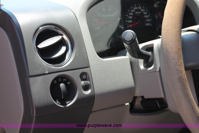 image for item K8824 2005 Ford F150 XLT SuperCrew pickup truck