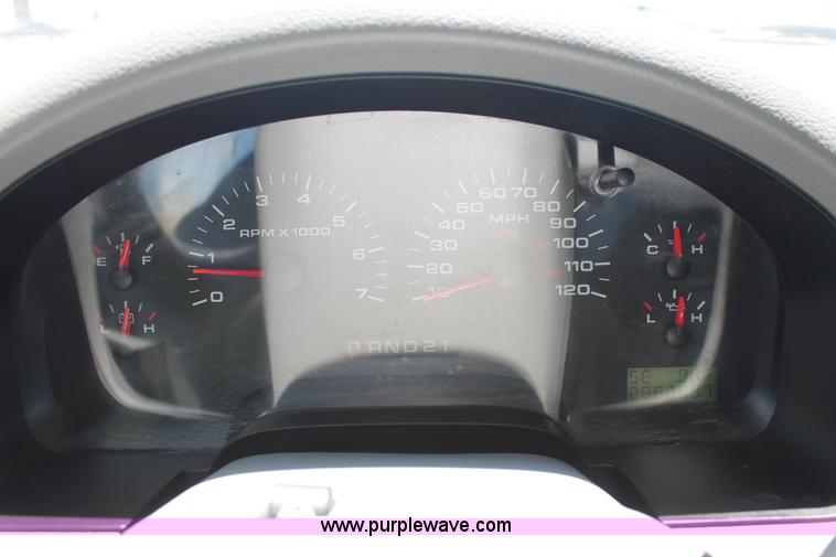 image for item K8824 2005 Ford F150 XLT SuperCrew pickup truck