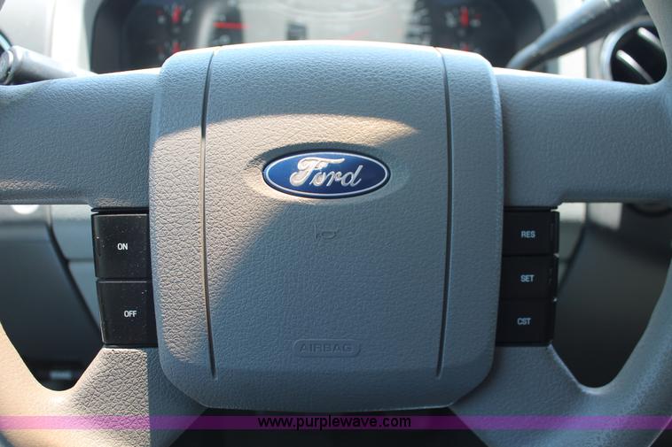 image for item K8824 2005 Ford F150 XLT SuperCrew pickup truck