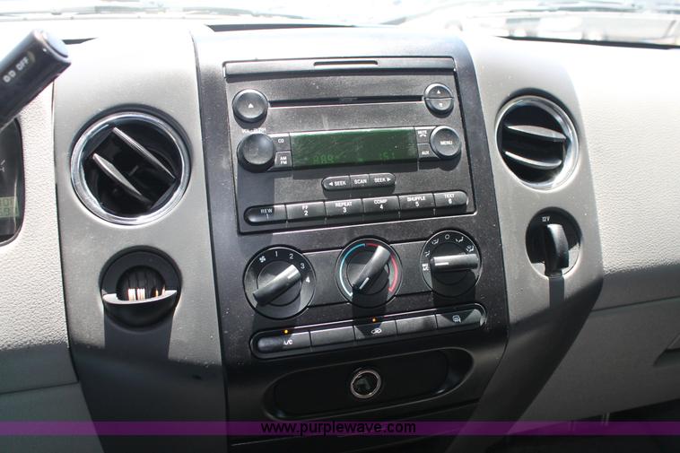 image for item K8824 2005 Ford F150 XLT SuperCrew pickup truck