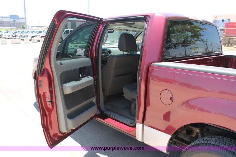 image for item K8824 2005 Ford F150 XLT SuperCrew pickup truck