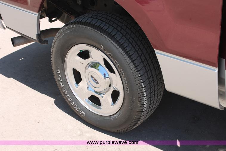 image for item K8824 2005 Ford F150 XLT SuperCrew pickup truck