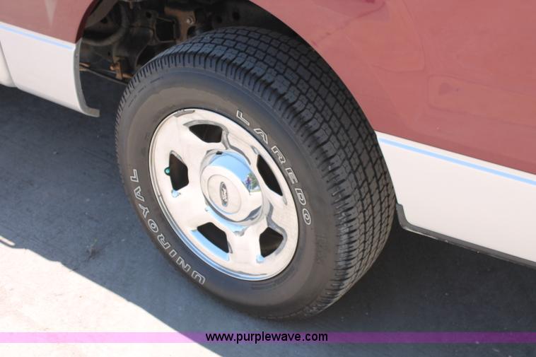 image for item K8824 2005 Ford F150 XLT SuperCrew pickup truck