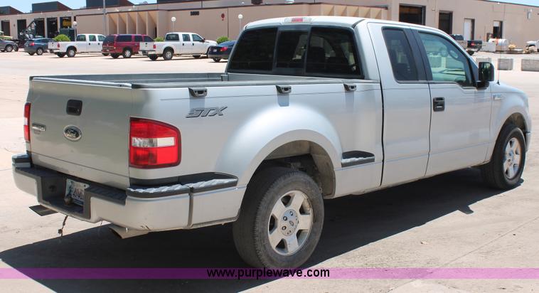 image for item K8825 2005 Ford F150 STX SuperCab pickup truck