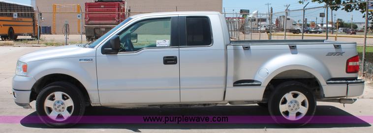 image for item K8825 2005 Ford F150 STX SuperCab pickup truck