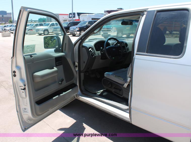 image for item K8825 2005 Ford F150 STX SuperCab pickup truck