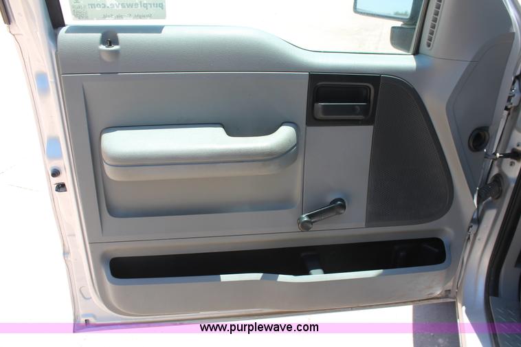 image for item K8825 2005 Ford F150 STX SuperCab pickup truck