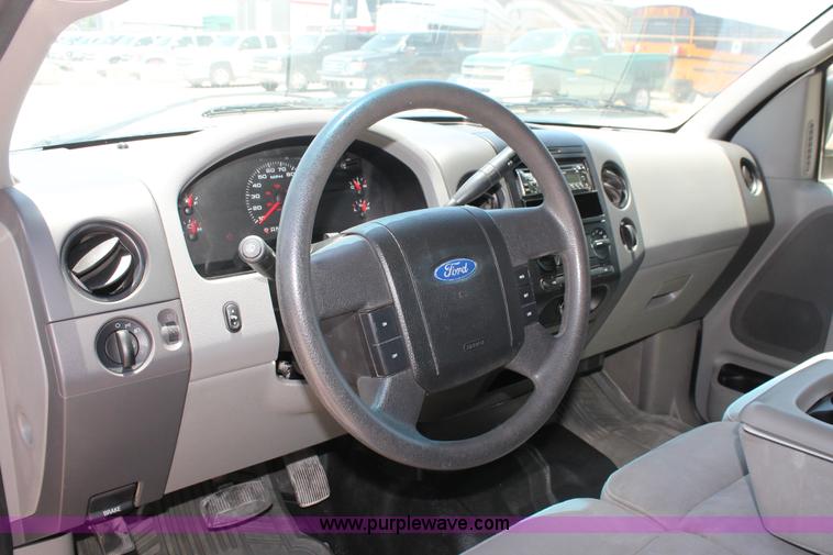 image for item K8825 2005 Ford F150 STX SuperCab pickup truck