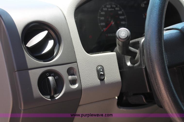 image for item K8825 2005 Ford F150 STX SuperCab pickup truck