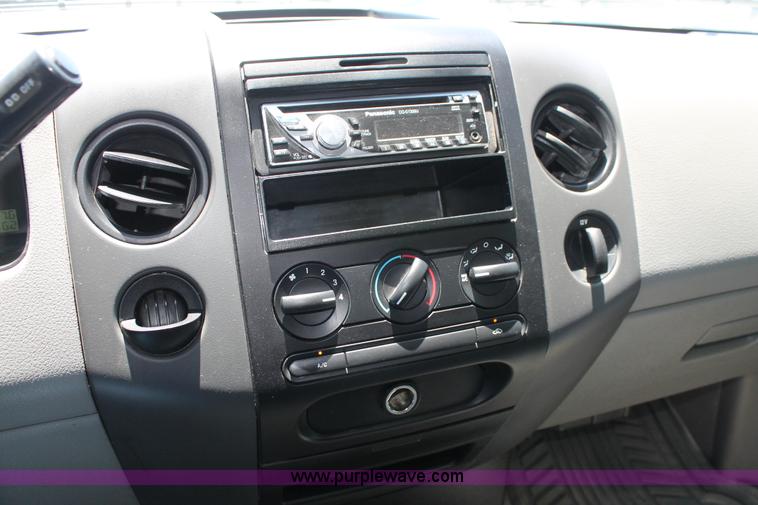 image for item K8825 2005 Ford F150 STX SuperCab pickup truck