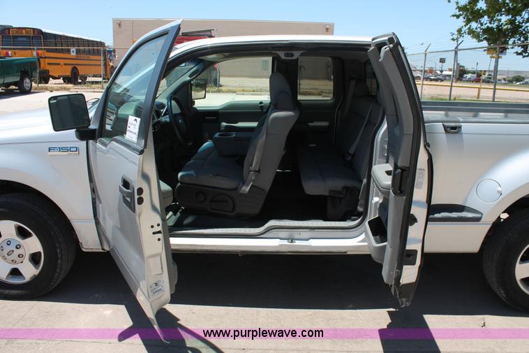 image for item K8825 2005 Ford F150 STX SuperCab pickup truck