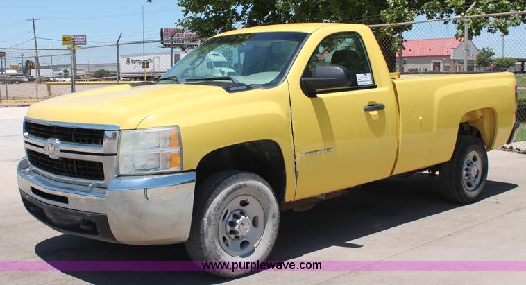 image for item K8826 2008 Chevrolet Silverado 2500HD LS pickup truck